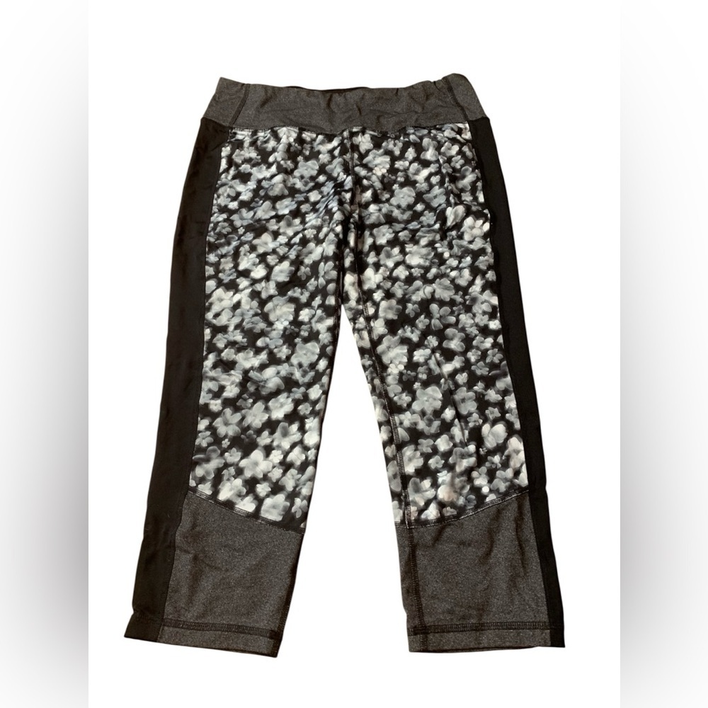Joe Fresh Active Floral Capri Leggings - Grey/Black - Size L